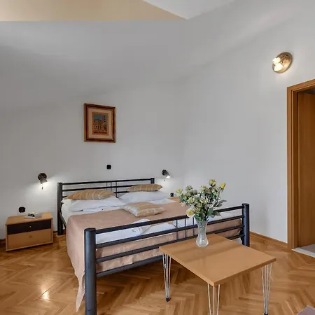Lazeta Apartment *