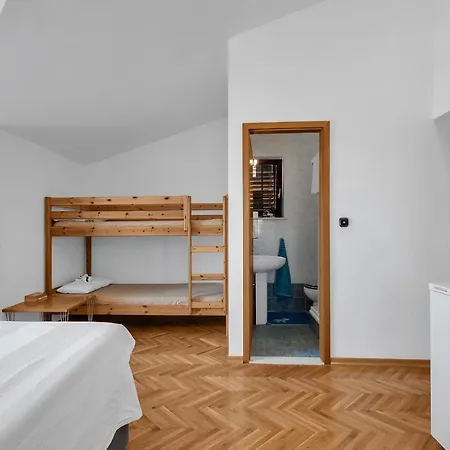 Lazeta * Duće