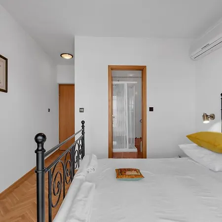 Apartment Lazeta Duce