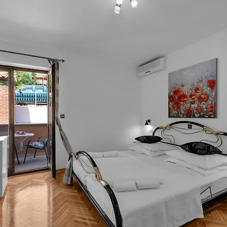 Lazeta Apartment