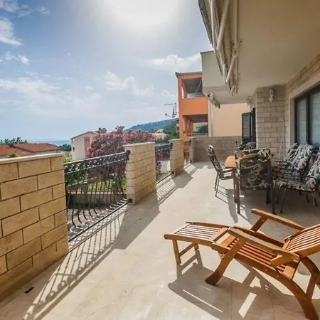 Lazeta Apartmán *